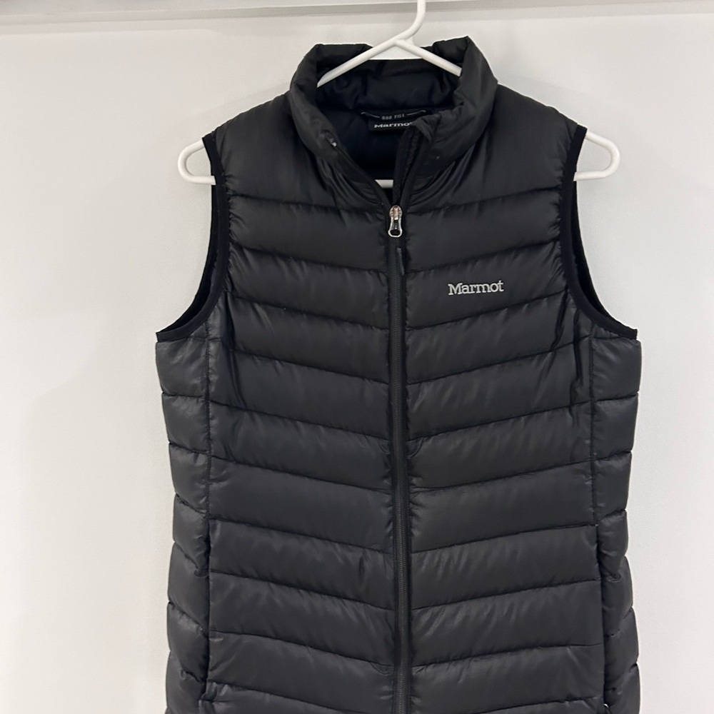 Marmot 800 Goose Down puffer vest, zip pockets, inside zip pocket, cinch waist.